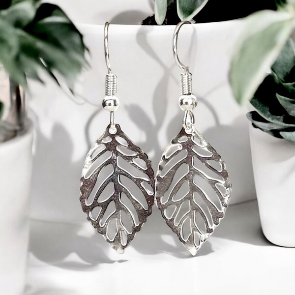 5 For $25💫Silver Filigree Leaf Dangles Earrings - Picture 1 of 4